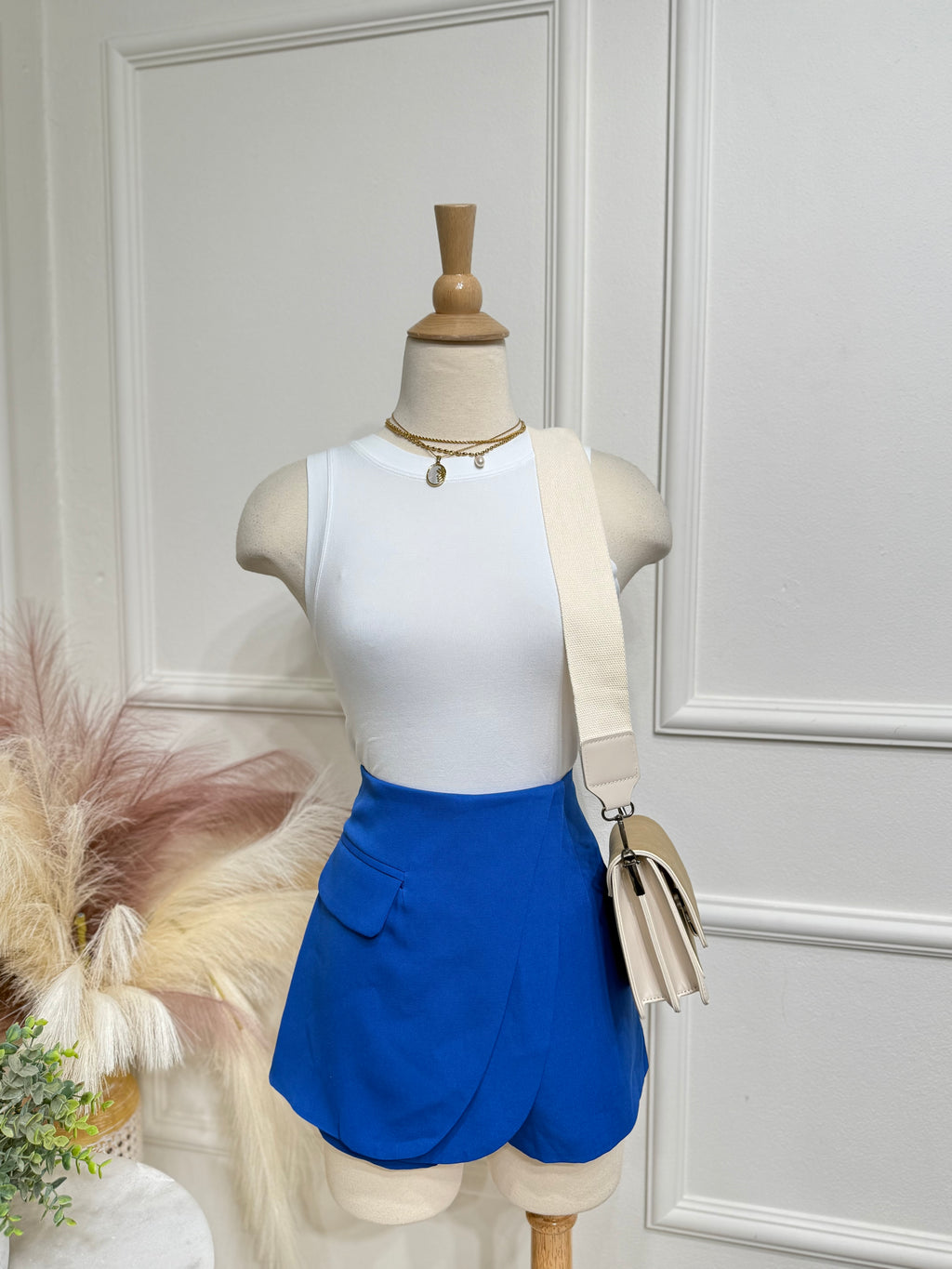 Royal skort