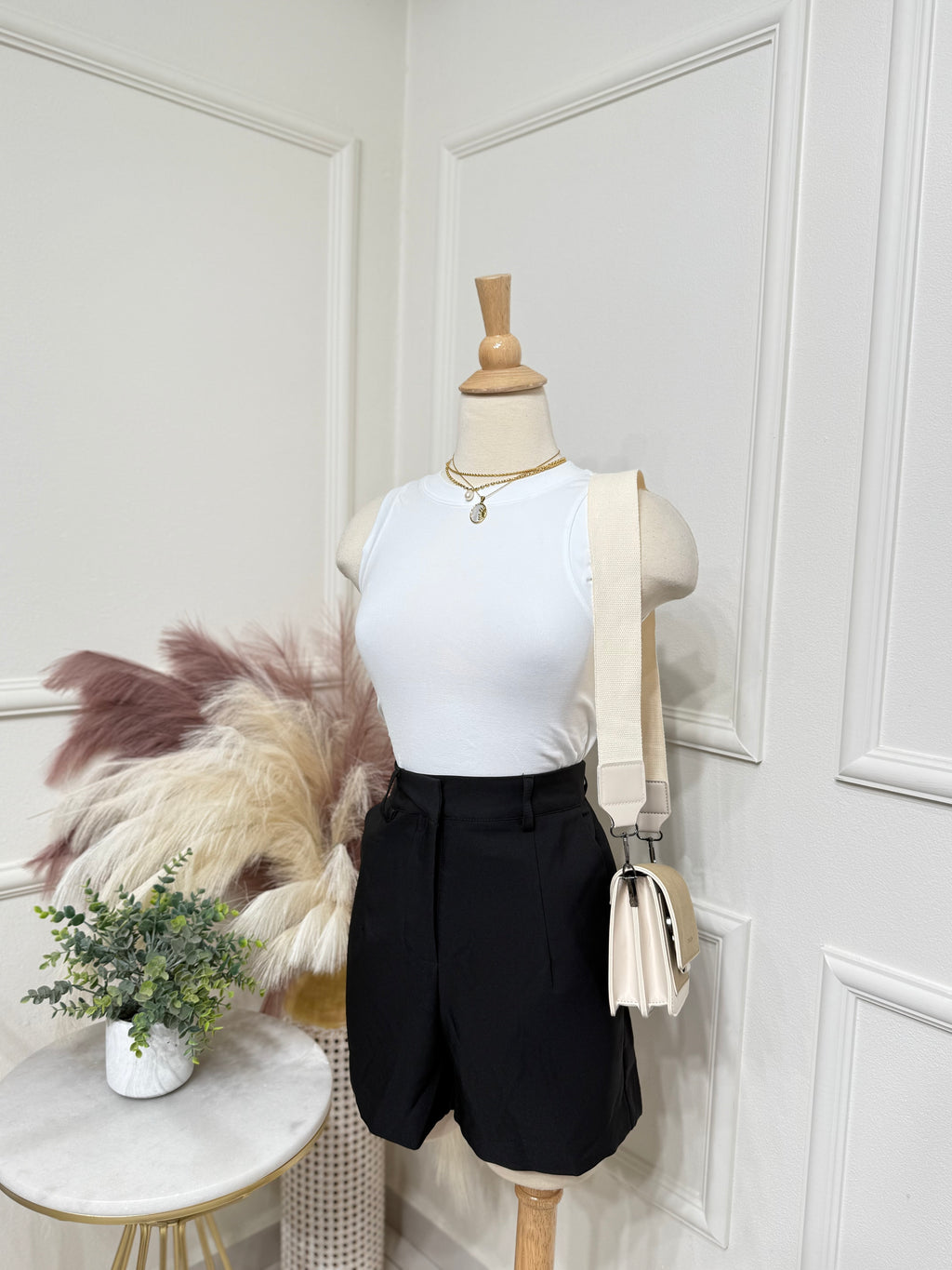 Black elegant short