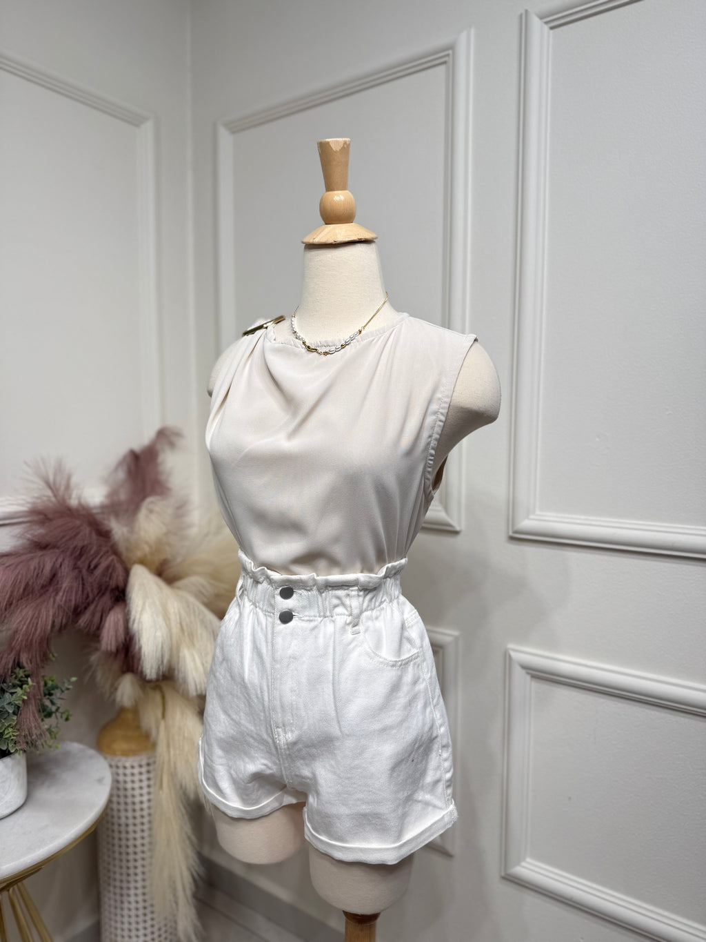 Elegant blouse beige