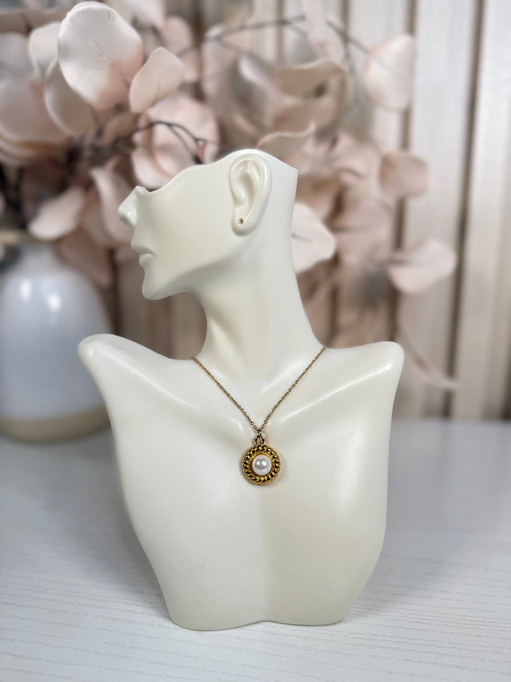 Bright Pearl Necklace