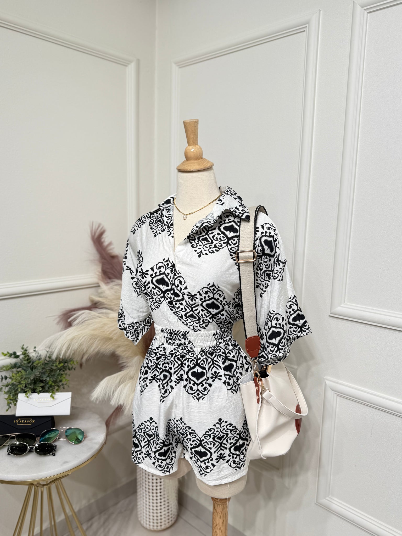 Black & White Set